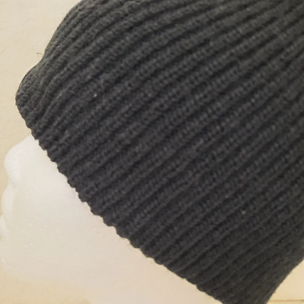 Ted Bear black ribbed knit slouchy beanie stocking hat
